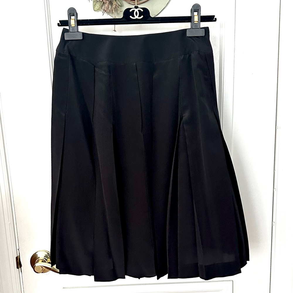 CHANEL Black Silk Pleated Skirt France NWOT SZ 6 SM - Med